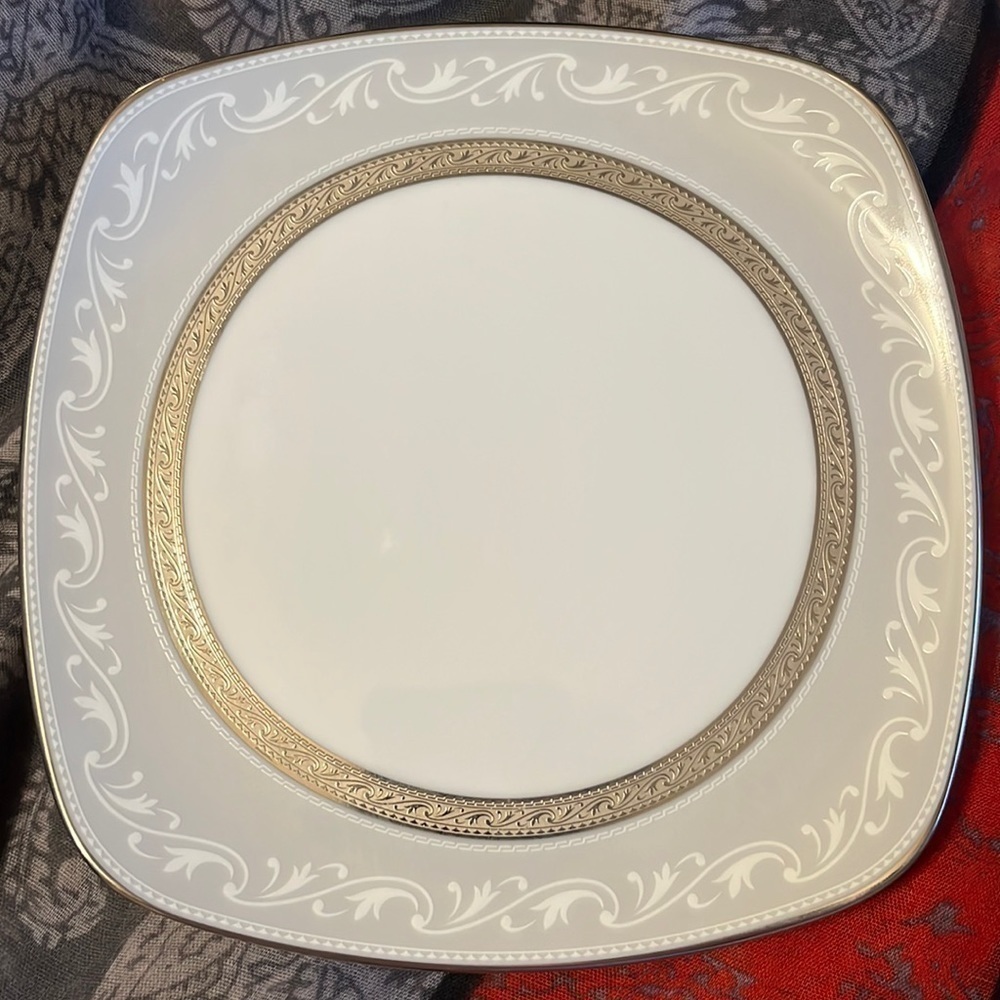 Noritake Crestwood Platinum square plate , silver, 9”